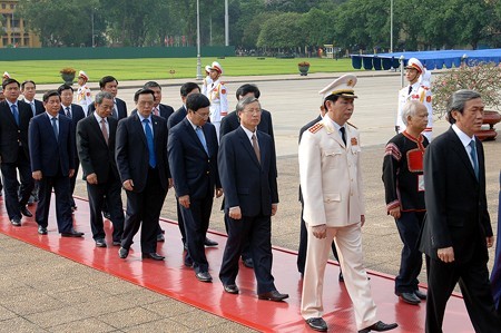 Lãnh đạo Đảng, Nhà nước viếng Chủ tịch Hồ Chí Minh - ảnh 2