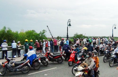 Kinh hoàng thi thể nam giới đang phân hủy trơ xương - ảnh 1