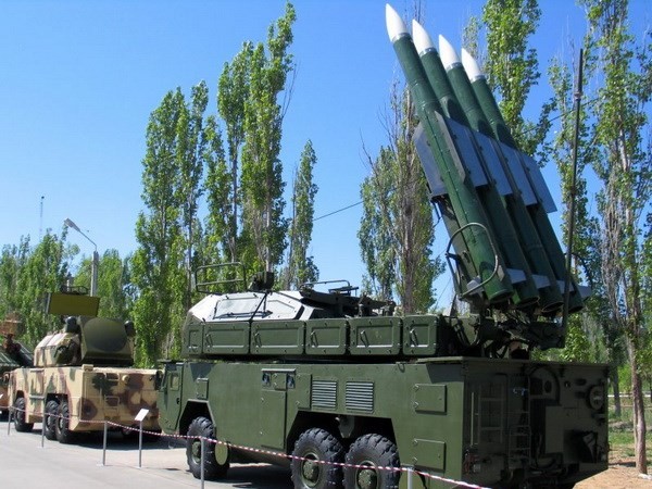 Nga khẳng định không tuồn vũ khí qua biên giới Ukraine - ảnh 1