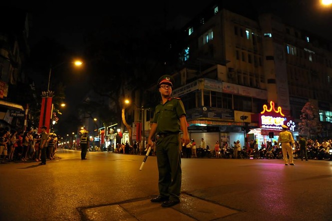 Ông Obama thưởng thức bún chả Hà Nội - ảnh 4