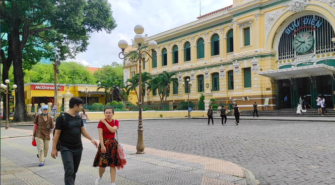 Nhiều điểm du lịch ở Sài Gòn vắng khách sau dịch COVID-19 - ảnh 1