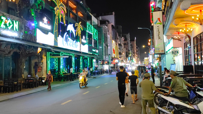 Nhiều điểm du lịch ở Sài Gòn vắng khách sau dịch COVID-19 - ảnh 6