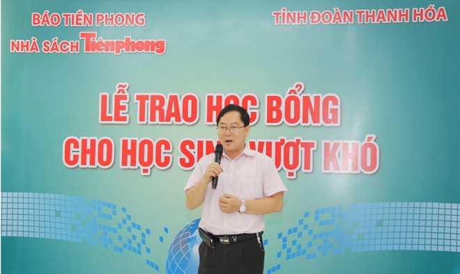 Nhà sách Tiền Phong trao học bổng cho học sinh vượt khó - ảnh 1