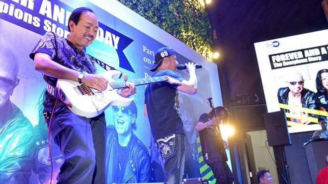 Bí mật sắp được tiết lộ của huyền thoại “Still Loving You” - ảnh 1