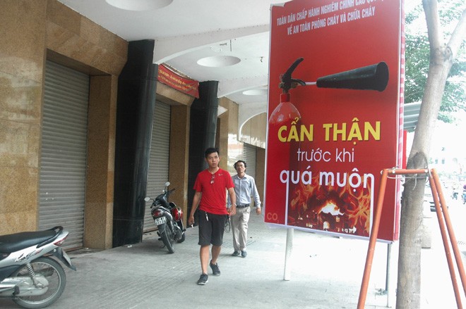 Những hình ảnh độc trong ngày Thương xá Tax tháo dỡ - ảnh 1