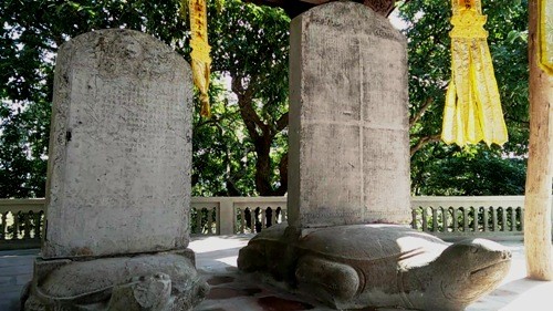 Bảo vật quốc gia 700 năm nằm giữa rừng phong - ảnh 1