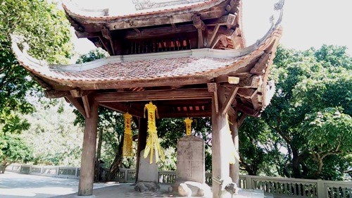 Bảo vật quốc gia 700 năm nằm giữa rừng phong - ảnh 2