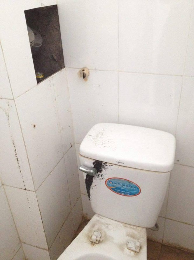 Nhà vệ sinh trường học: Chỗ như khách sạn, nơi như bãi hoang - ảnh 3