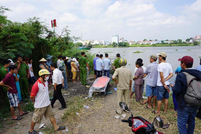 Tìm thấy thi thể bé 11 tuổi bị đuối nước khi tắm sông Sài Gòn - ảnh 1