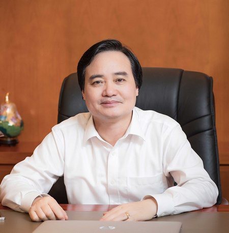 Học sinh gấp 28.000 hạc giấy tưởng nhớ thầy Văn Như Cương - ảnh 1