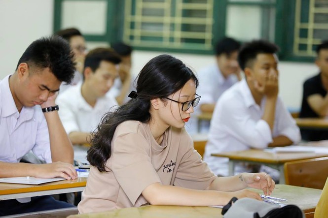 Thí sinh rạng rỡ làm thủ tục thi THPT quốc gia - ảnh 4