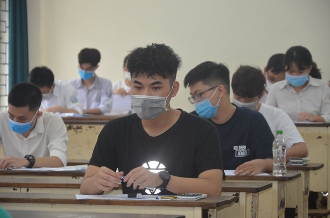 Gần 5.000 thí sinh về Hà Nội thi vào trường ĐH Bách Khoa - ảnh 1