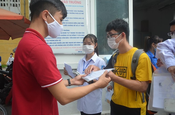 Gần 5.000 thí sinh về Hà Nội thi vào trường ĐH Bách Khoa - ảnh 2