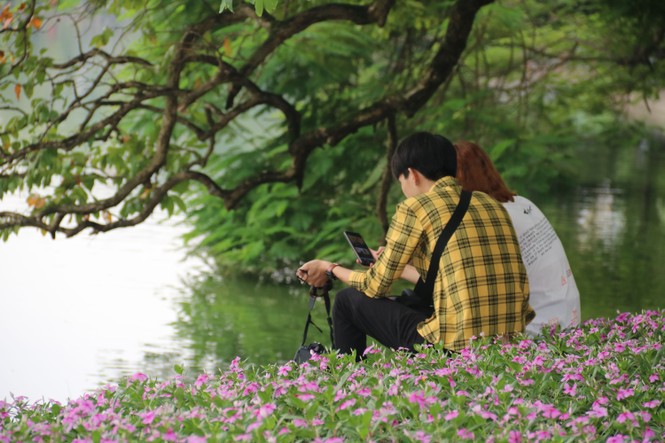 Phố đi bộ Hồ Gươm nhộn nhịp tuần đầu mở lại - ảnh 8