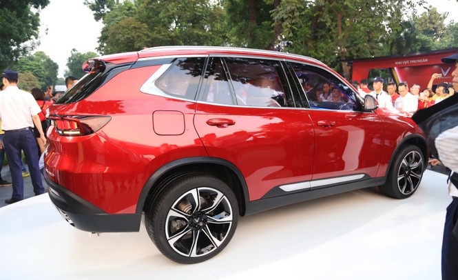 Chi tiết SUV hạng sang VinFast Lux SA 2.0 có giá từ 1,136 tỷ đồng - ảnh 2