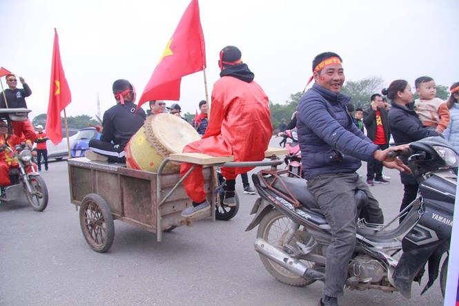 Vác máy cày đến Mỹ Đình cổ vũ đội tuyển Việt Nam - ảnh 10