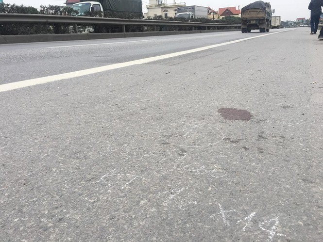 Những vết vẽ ám ảnh tại hiện trường vụ tai nạn 8 người chết ở Hải Dương - ảnh 2