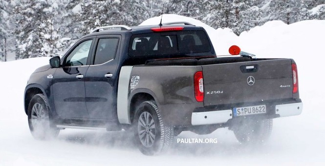 Bán tải hạng sang Mercedes-Benz X-Class bản mới lộ ảnh chạy thử - ảnh 1