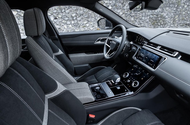 Jaguar Land Rover sử dụng rác thải nhựa để làm nội thất ôtô - ảnh 1