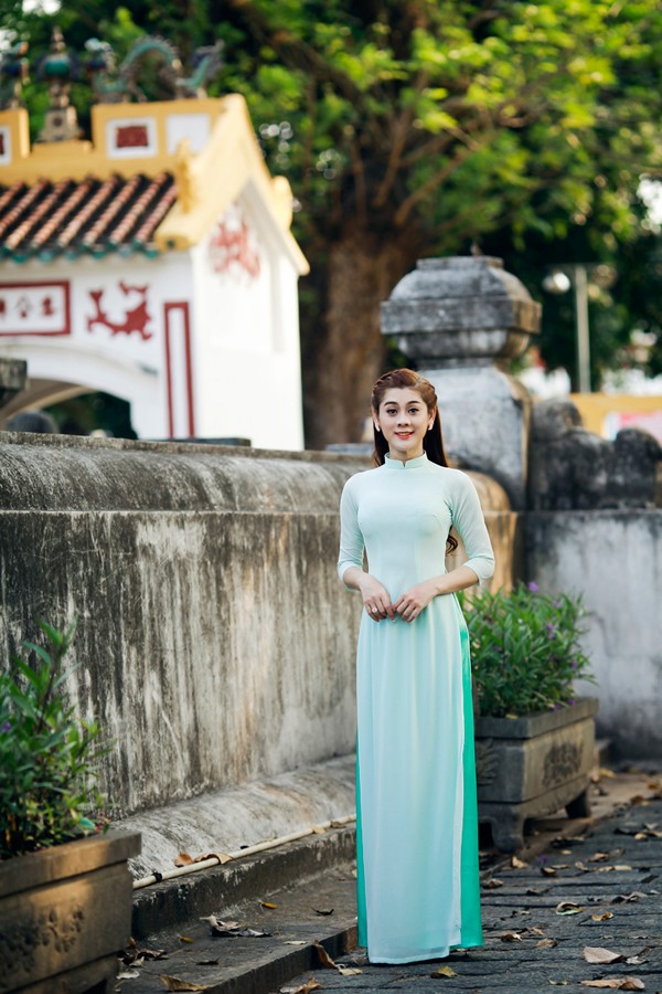 Chán khoe ngực, Lâm Chi Khanh kín đáo với áo dài - ảnh 6