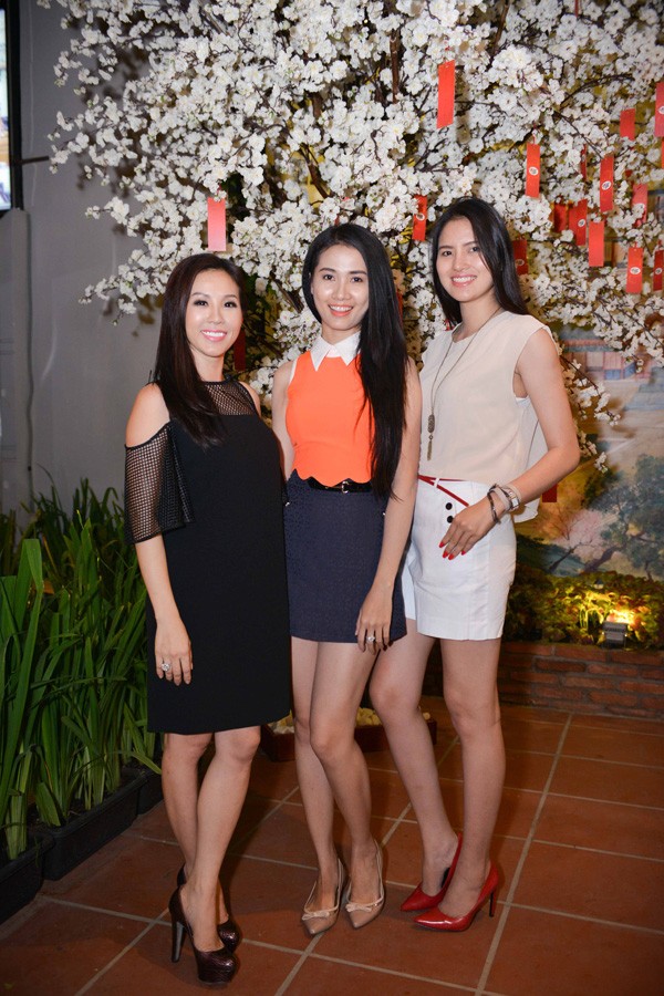 Vy Oanh, Phan Thị Mơ khoe dáng bên đào phai - ảnh 10
