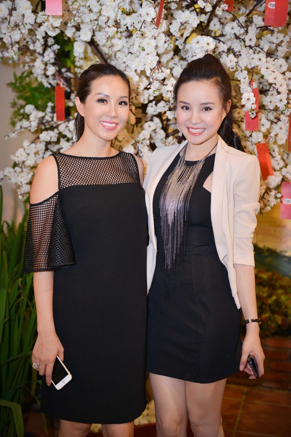 Vy Oanh, Phan Thị Mơ khoe dáng bên đào phai - ảnh 8