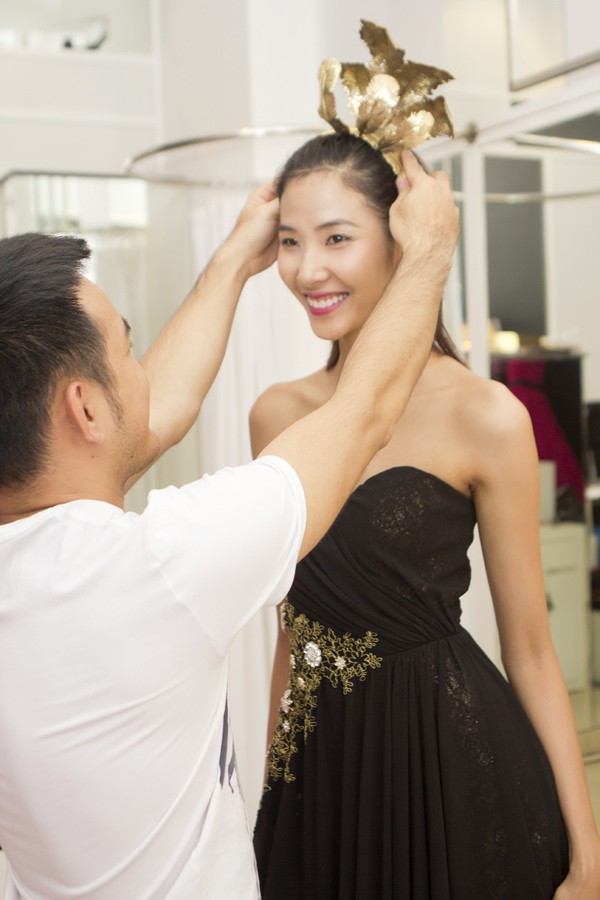 Hoàng Thùy kiêu sa, gợi cảm như nữ thần La Mã - ảnh 6