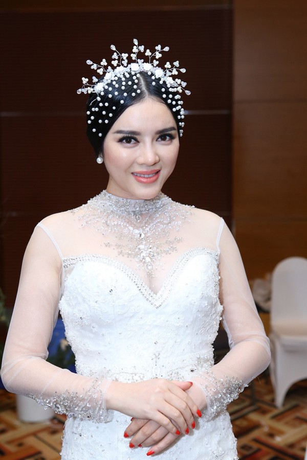 Lý Nhã Kỳ bất ngờ làm cô dâu trên sàn catwalk - ảnh 6