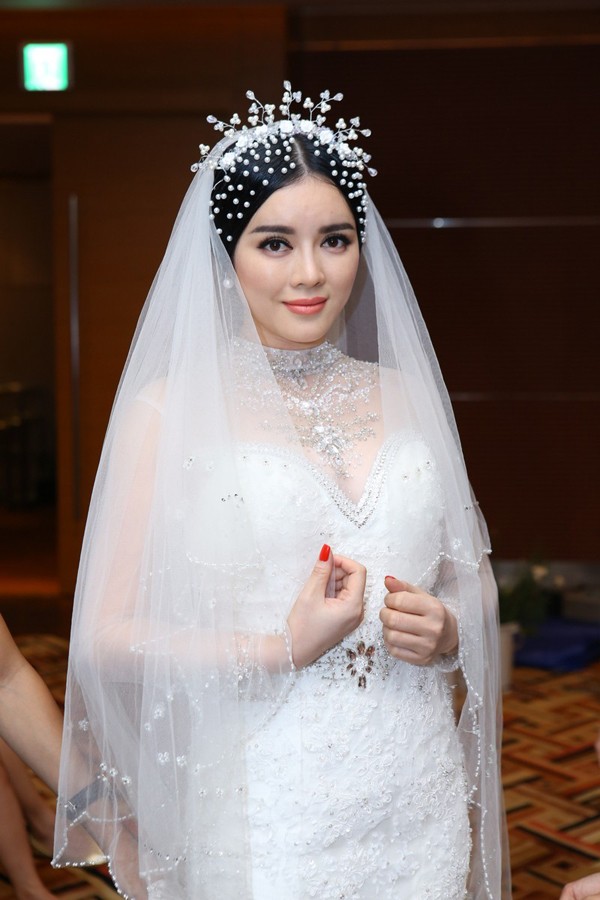 Lý Nhã Kỳ bất ngờ làm cô dâu trên sàn catwalk - ảnh 5