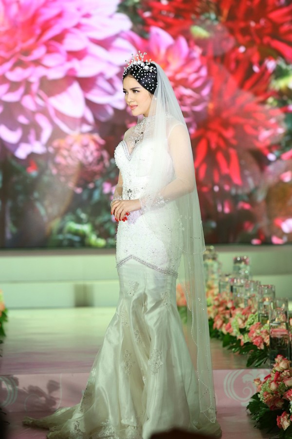 Lý Nhã Kỳ bất ngờ làm cô dâu trên sàn catwalk - ảnh 11