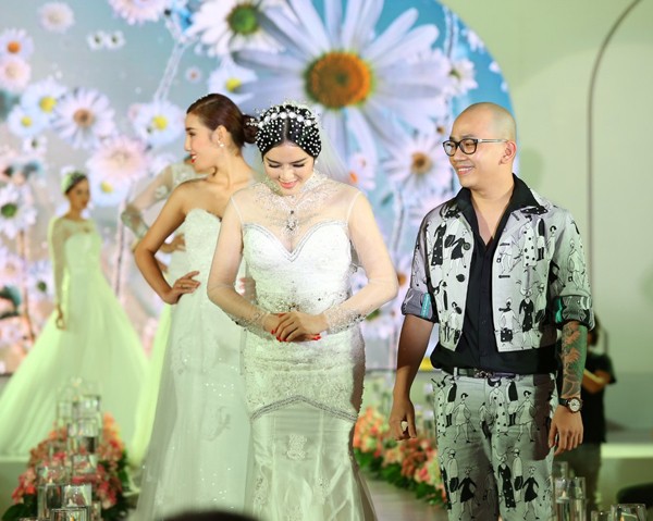 Lý Nhã Kỳ bất ngờ làm cô dâu trên sàn catwalk - ảnh 13