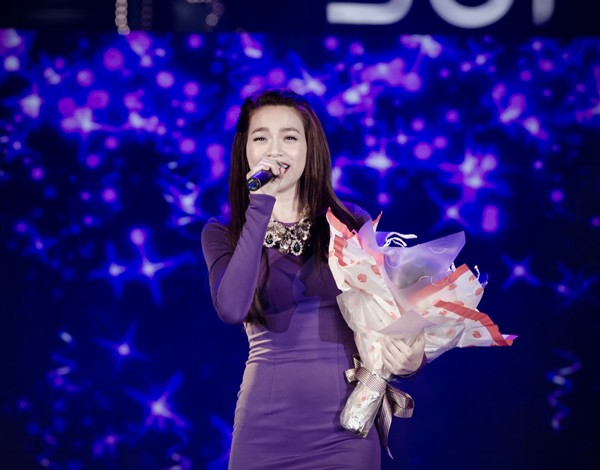 Thủy Tiên khoe eo, Hà Hồ kín mít - ảnh 10