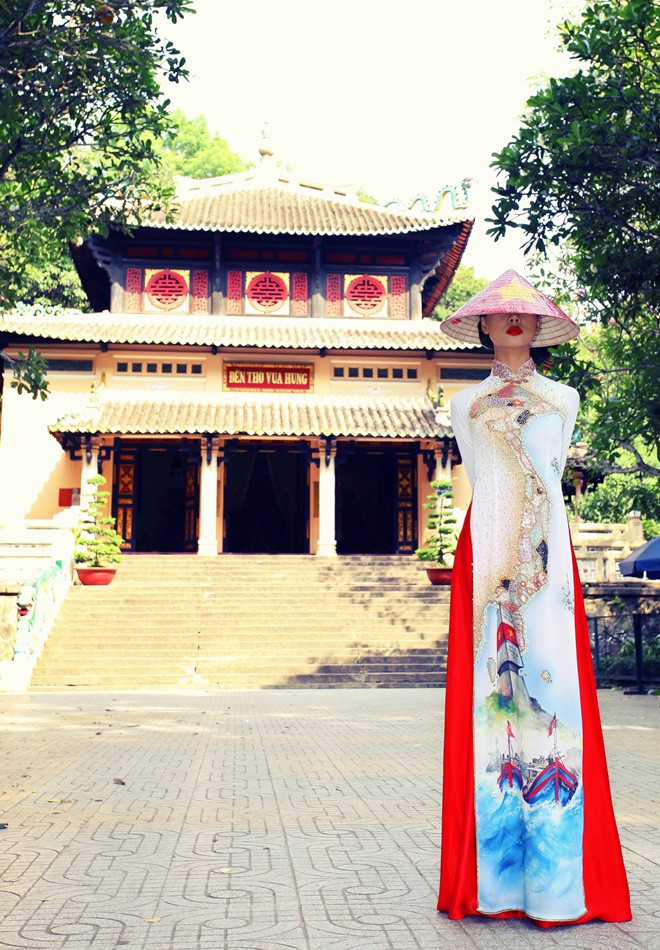 Người mẫu Lại Thanh Hương mặc áo dài biển Đông - ảnh 10