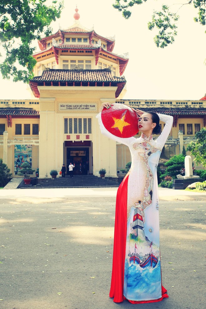 Người mẫu Lại Thanh Hương mặc áo dài biển Đông - ảnh 3