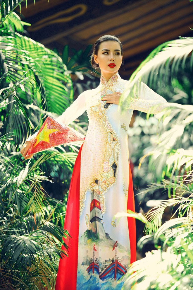 Người mẫu Lại Thanh Hương mặc áo dài biển Đông - ảnh 2
