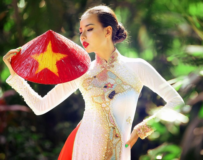 Người mẫu Lại Thanh Hương mặc áo dài biển Đông - ảnh 5