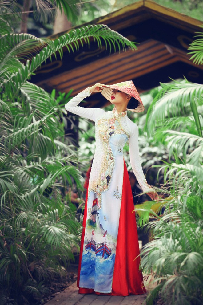 Người mẫu Lại Thanh Hương mặc áo dài biển Đông - ảnh 6