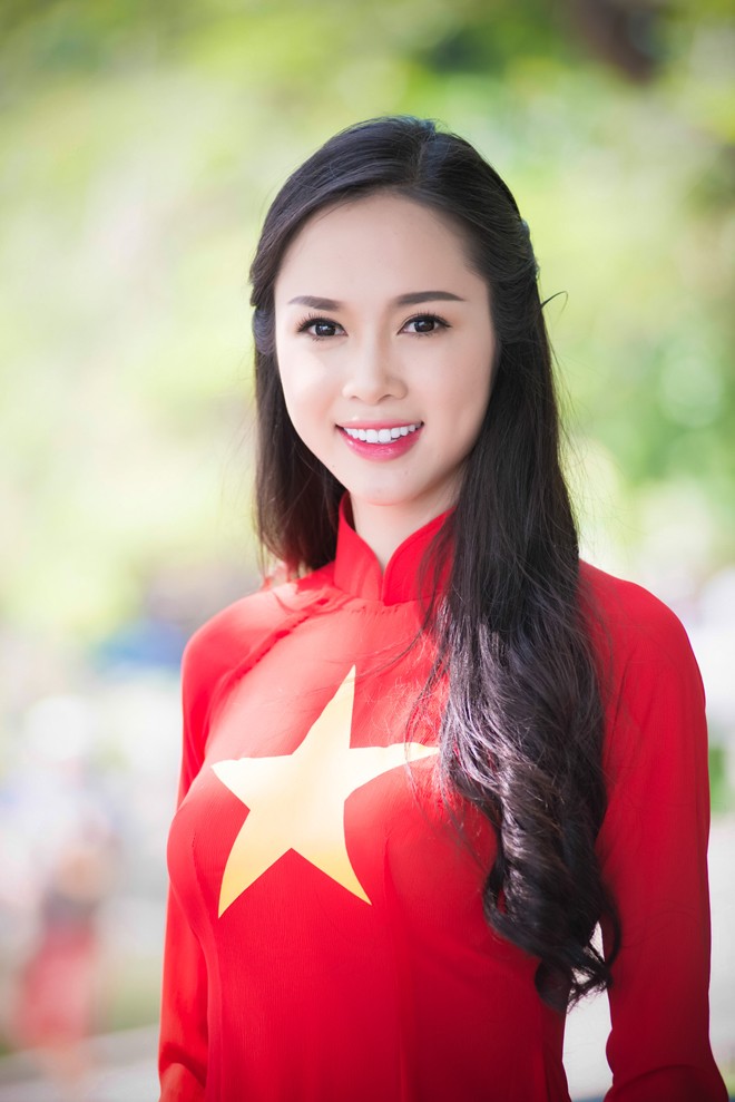 Dàn mẫu Việt nổi bật với áo dài in hình cờ Tổ quốc - ảnh 6
