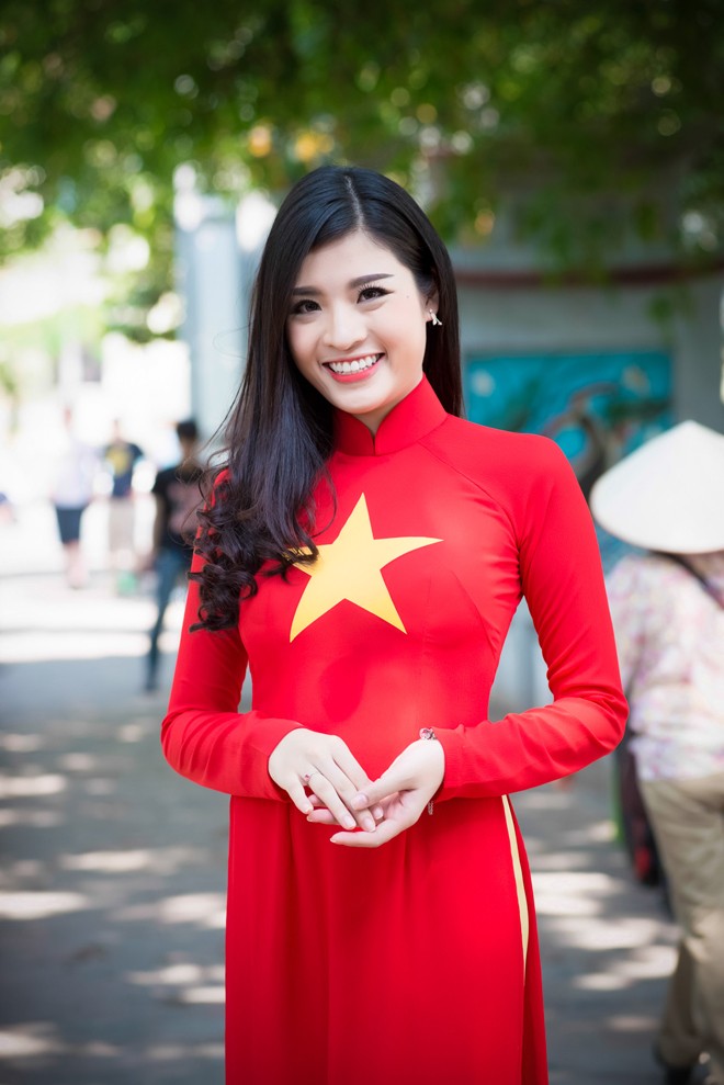 Dàn mẫu Việt nổi bật với áo dài in hình cờ Tổ quốc - ảnh 8