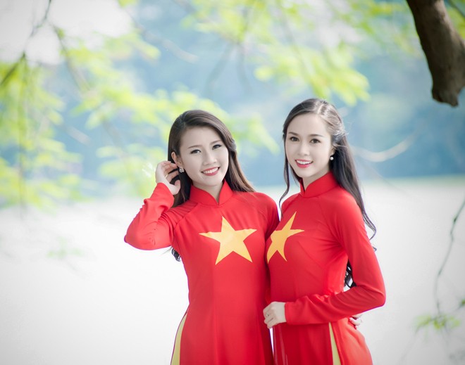 Dàn mẫu Việt nổi bật với áo dài in hình cờ Tổ quốc - ảnh 11