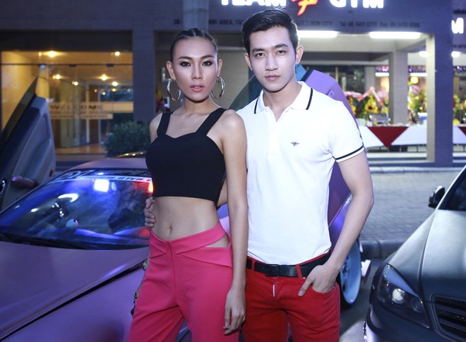 Diệu Huyền lộ eo thon sexy bên chàng lực sỹ 'trâu mộng' - ảnh 4