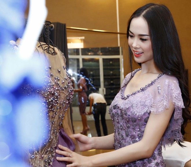 MC 'Đêm hội chân dài 8' khoe dáng nóng bỏng - ảnh 6