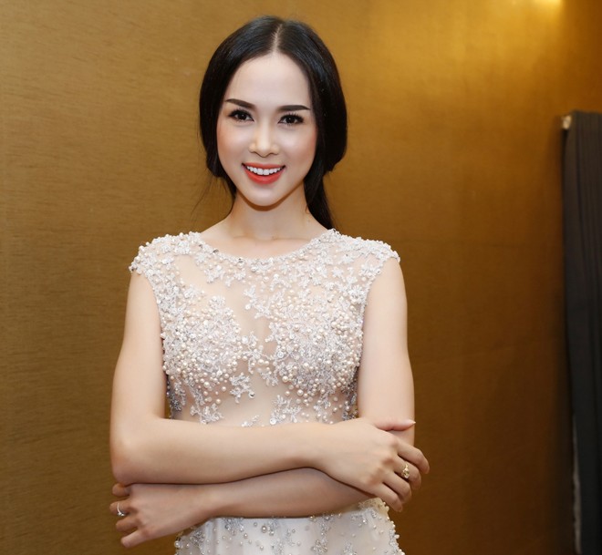 MC 'Đêm hội chân dài 8' khoe dáng nóng bỏng - ảnh 10