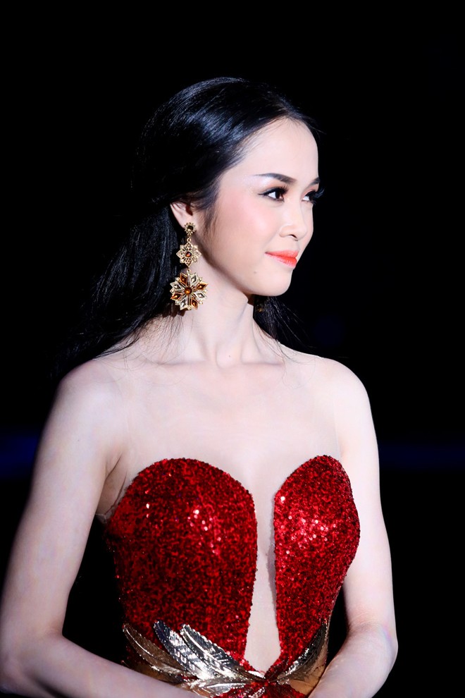 Vũ Ngọc Anh gợi cảm làm MC 'Đêm hội chân dài 8' - ảnh 9