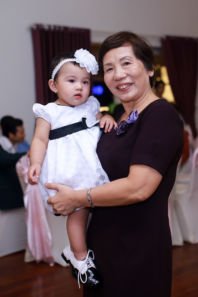 Con gái Jennifer Phạm xinh như công chúa trong lễ thôi nôi - ảnh 7