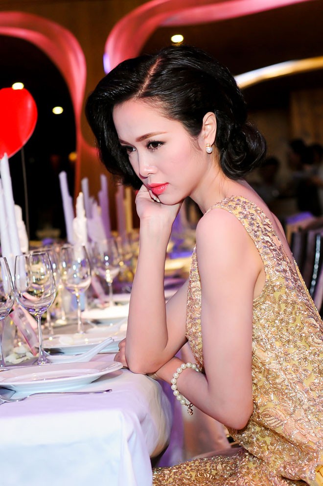 Vũ Ngọc Anh đẹp kiêu sa với phong cách cổ điển - ảnh 5
