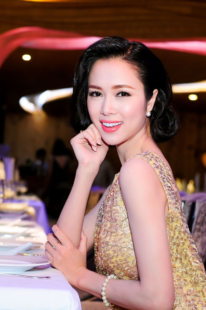 Vũ Ngọc Anh đẹp kiêu sa với phong cách cổ điển - ảnh 7