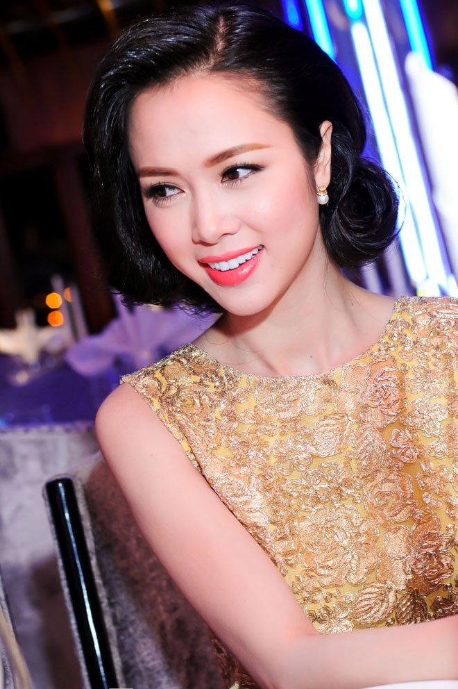 Vũ Ngọc Anh đẹp kiêu sa với phong cách cổ điển - ảnh 1