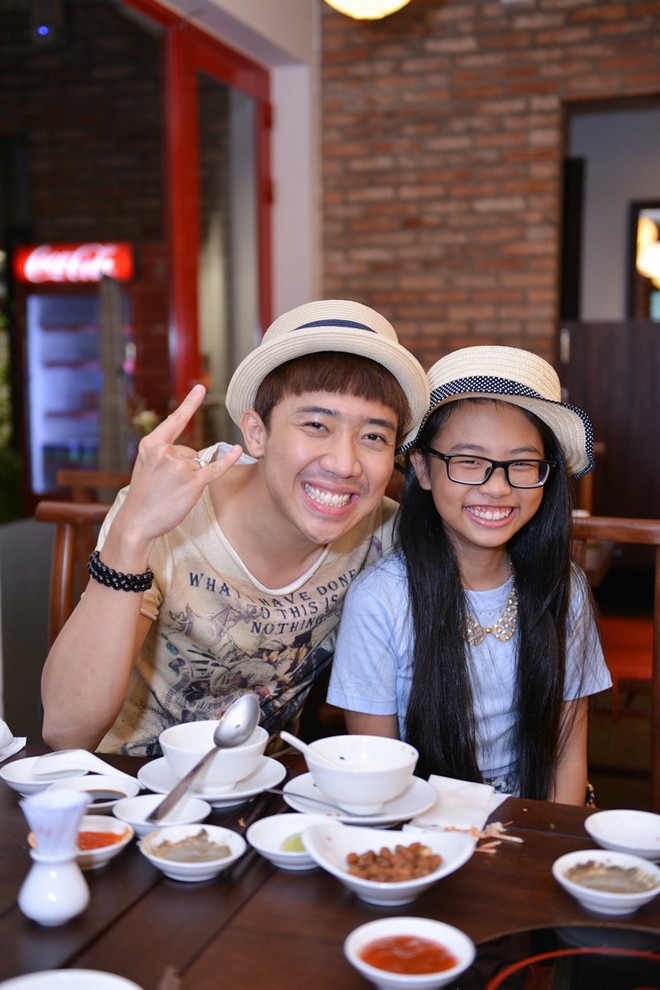 Phương Mỹ Chi sành điệu, tạo dáng xì-tin bên Trấn Thành - ảnh 10