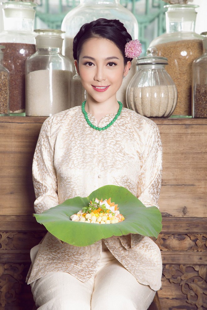 Linh Nga tập làm người mẹ đảm đang - ảnh 1